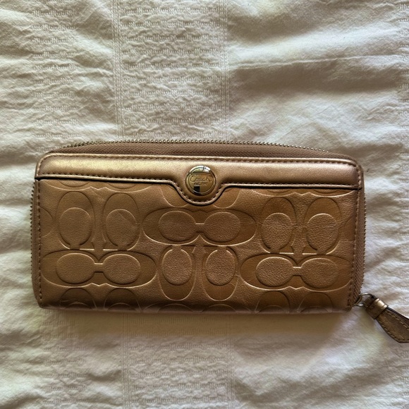 Coach Handbags - Leather Coach wallet